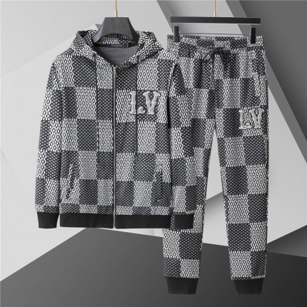 Louis Vuitton Tracksuits for Men in 206791
