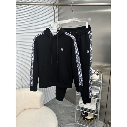 New Arrivals Dior Tracksuits For Men in 206832