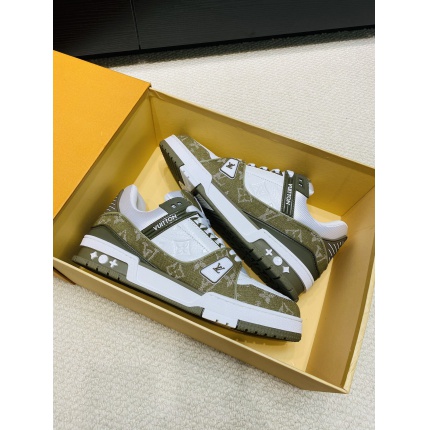 Top quality Louis Vuitton Trainer Sneakers in 206844