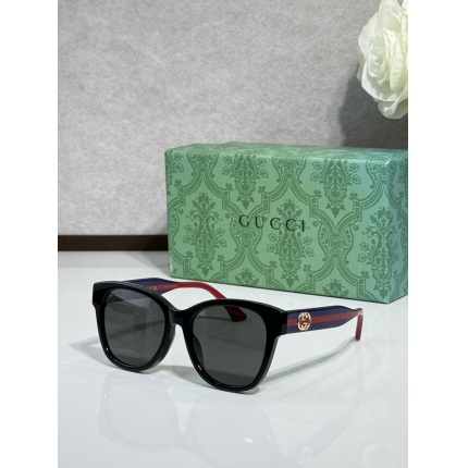 Gucci AAA Quality Sunglasses in 207194