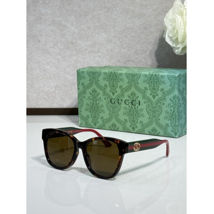 Gucci AAA Quality Sunglasses in 207198