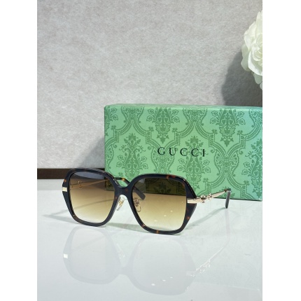 Gucci AAA Quality Sunglasses in 207200