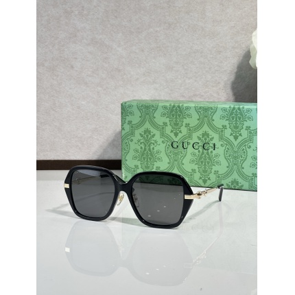Gucci AAA Quality Sunglasses in 207202