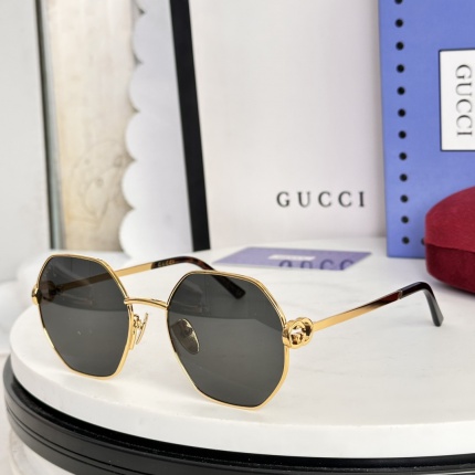 Gucci AAA Quality Sunglasses in 207210