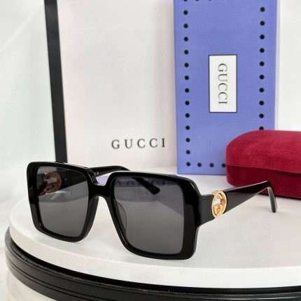 Gucci AAA Quality Sunglasses in 207213