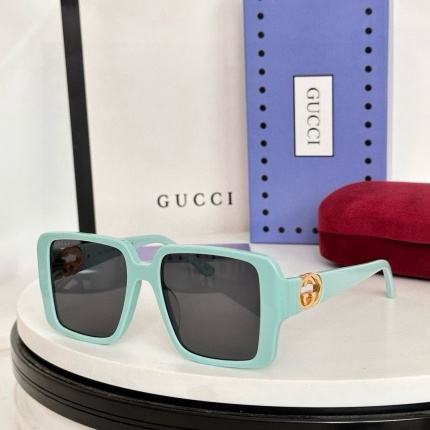 Gucci AAA Quality Sunglasses in 207216