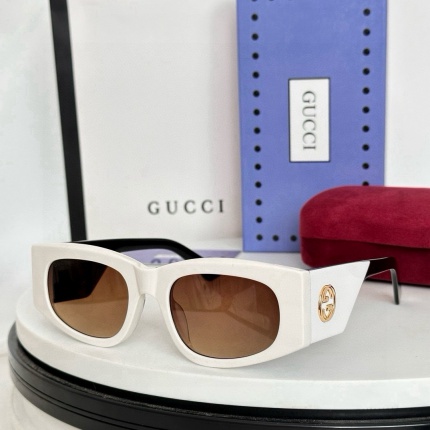 Gucci AAA Quality Sunglasses in 207217