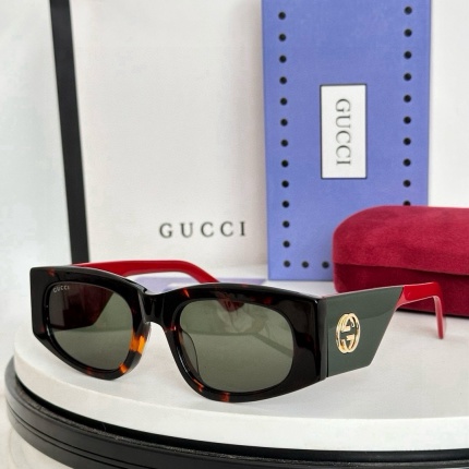 Gucci AAA Quality Sunglasses in 207221