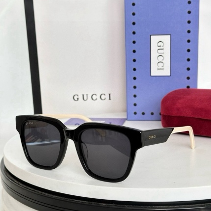 Gucci AAA Quality Sunglasses in 207222