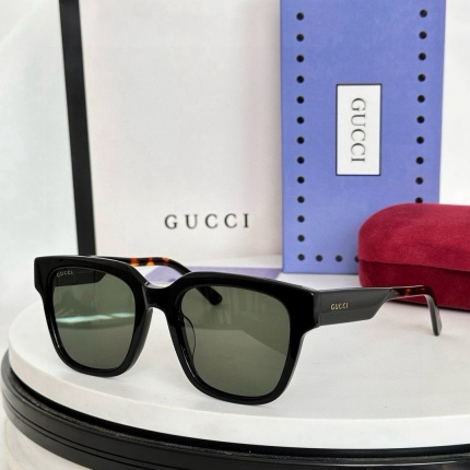 Gucci AAA Quality Sunglasses in 207223