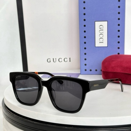 Gucci AAA Quality Sunglasses in 207224
