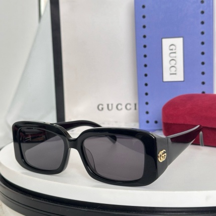 Gucci AAA Quality Sunglasses in 207226