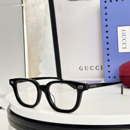 Gucci AAA Quality Sunglasses in 207228