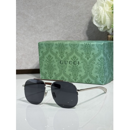 Gucci AAA Quality Sunglasses in 207229