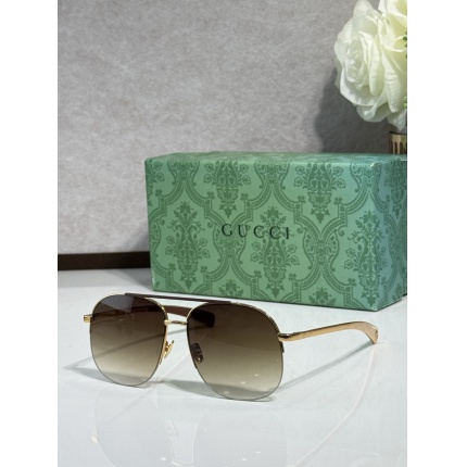Gucci AAA Quality Sunglasses in 207230