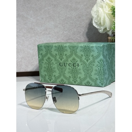Gucci AAA Quality Sunglasses in 207231