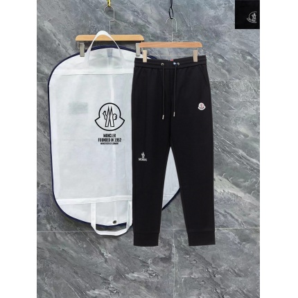 New Arrivals Moncler Pants For Men in 207499