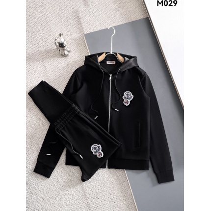 New Arrivals Moncler Tracksuits For Men in 207579