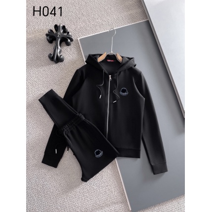 New Arrivals Moncler Tracksuits For Men in 207581
