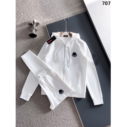 New Arrivals Moncler Tracksuits For Men in 207582