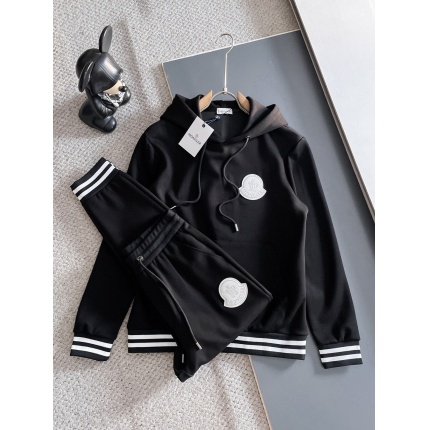 New Arrivals Moncler Tracksuits For Men in 207583
