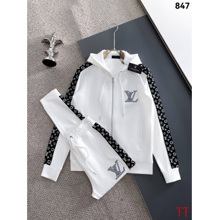 New Arrivals Louis Vuitton Tracksuits For Men in 207585