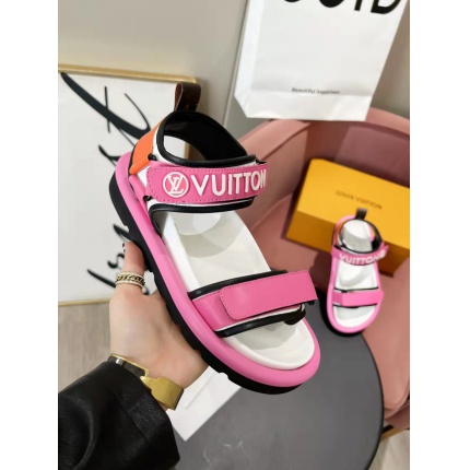 LV Sandals For Women in 207640