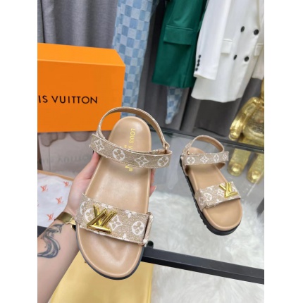 LV Sandals For Women in 207666