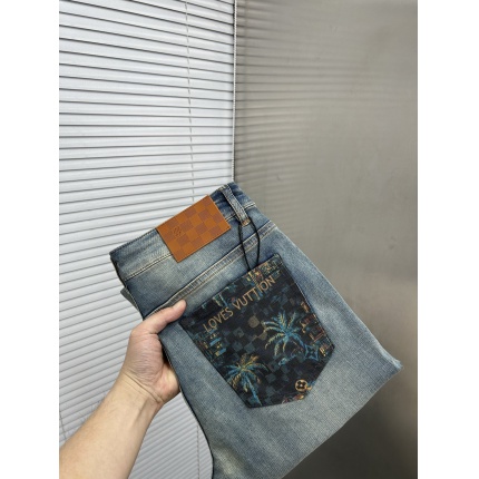 New Arrivals Louis Vuitton Jeans For Men in 207764