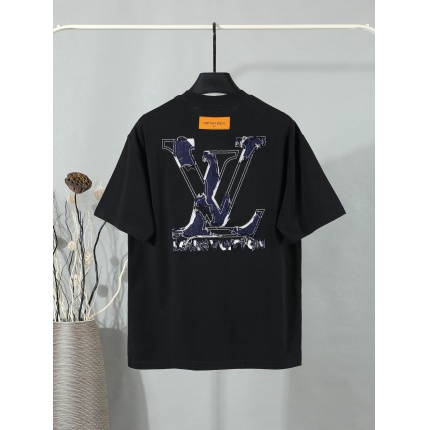 New Arrivals Louis Vuitton T-shirts For Men in 207831