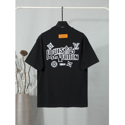 New Arrivals Louis Vuitton T-shirts For Men in 207832