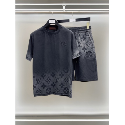 New Arrivals Louis Vuittton Short Tracksuits For Men in 207962