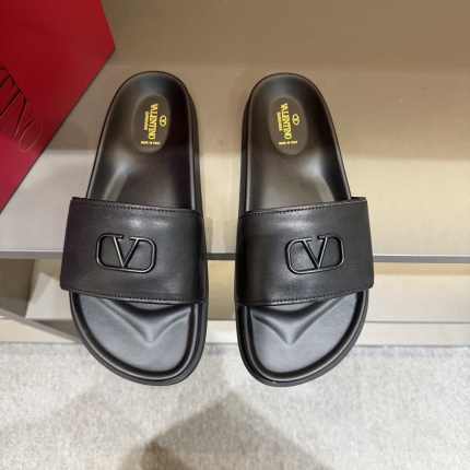 Valentino Slippers Men in 208010
