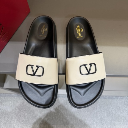 Valentino Slippers Men in 208011