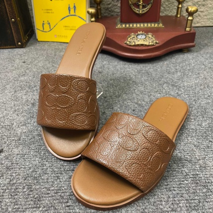 new Women Coach Slippers size 36-41 in 208581