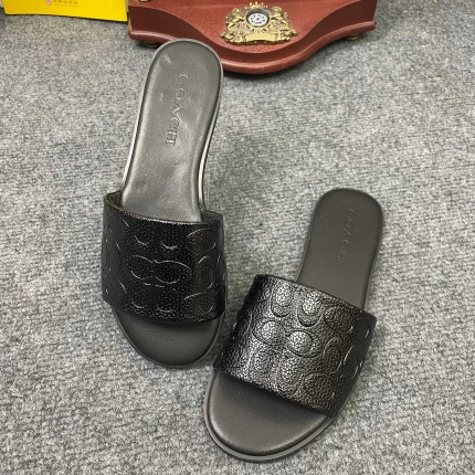 new Women Coach Slippers size 36-41 in 208582