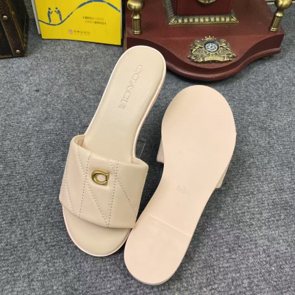 new Women Coach Slippers Good quality size 36-41 in 208584