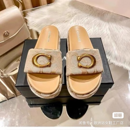 new Women Coach Slippers  size 35-41 in 208619