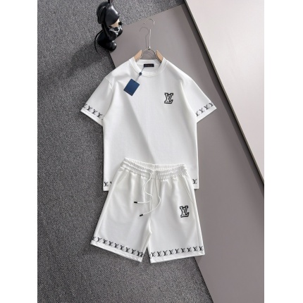 Louis Vuitton Short Tracksuits For Men in 208782
