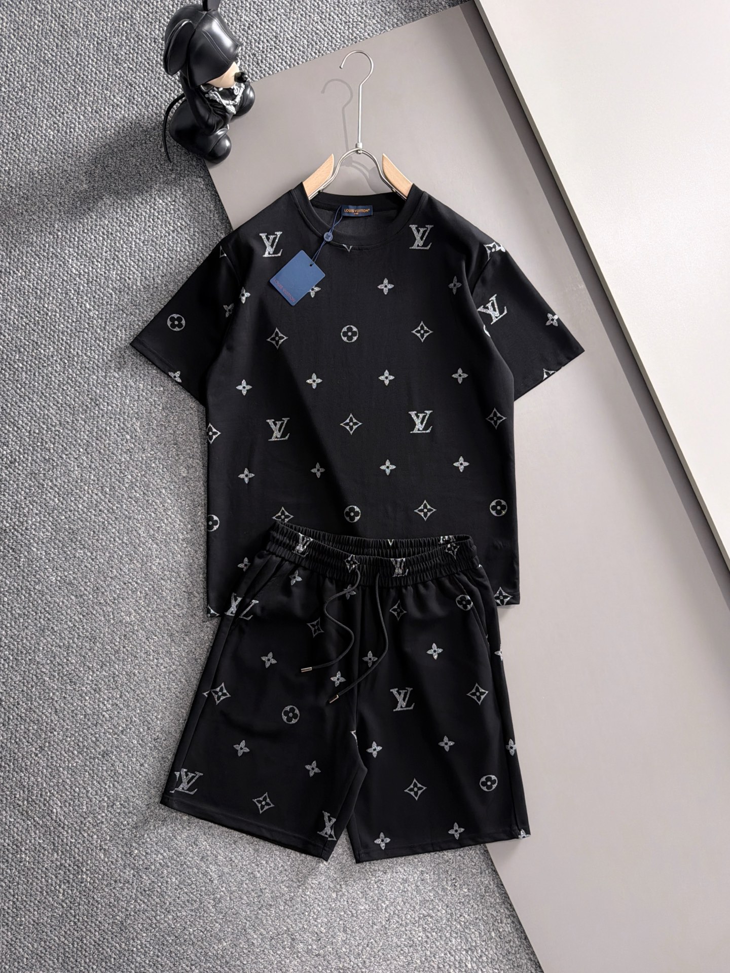 Cheap Louis Vuitton Short Tracksuits For Men in 208770, $55 USD- [IB208770] - Replica Louis Vuitton Short Tracksuits For Men