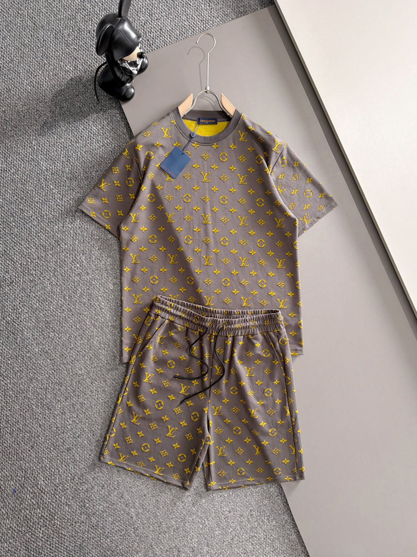 Cheap Louis Vuitton Short Tracksuits For Men in 208771, $55 USD- [IB208771] - Replica Louis Vuitton Short Tracksuits For Men