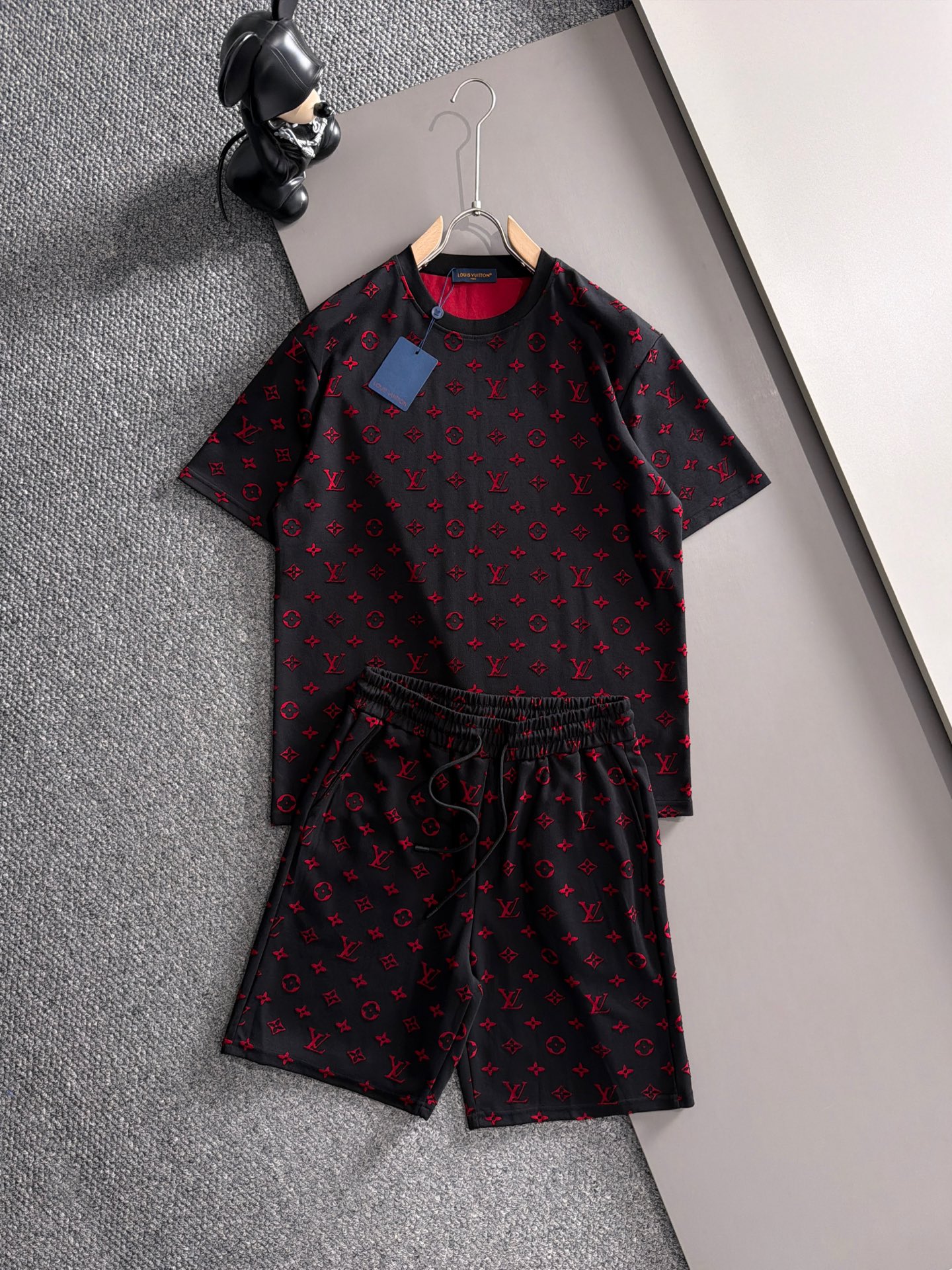 Cheap Louis Vuitton Short Tracksuits For Men in 208772, $55 USD- [IB208772] - Replica Louis Vuitton Short Tracksuits For Men