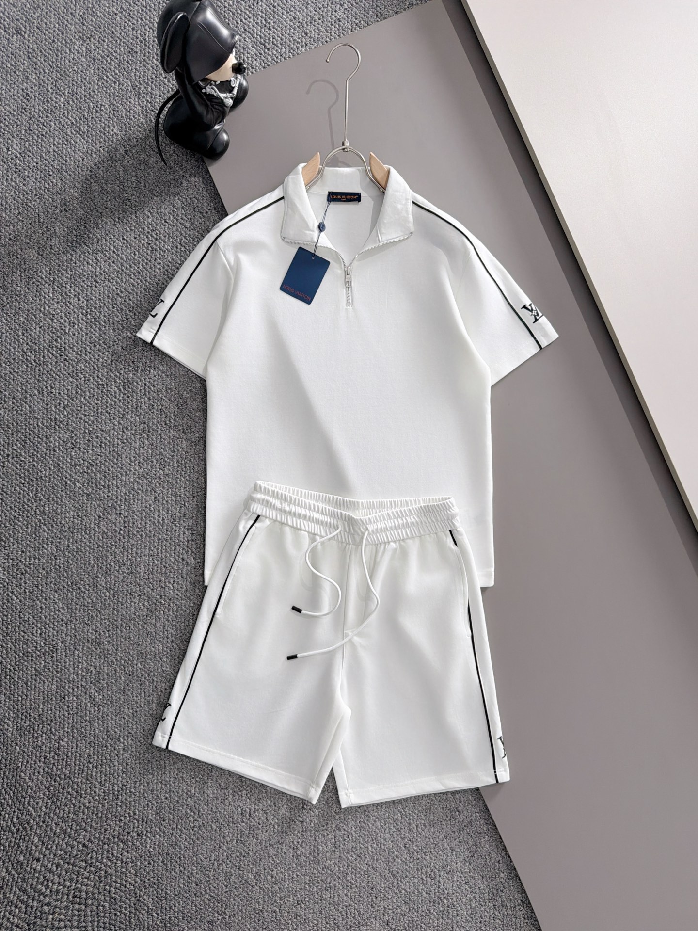 Cheap Louis Vuitton Short Tracksuits For Men in 208774, $55 USD- [IB208774] - Replica Louis Vuitton Short Tracksuits For Men