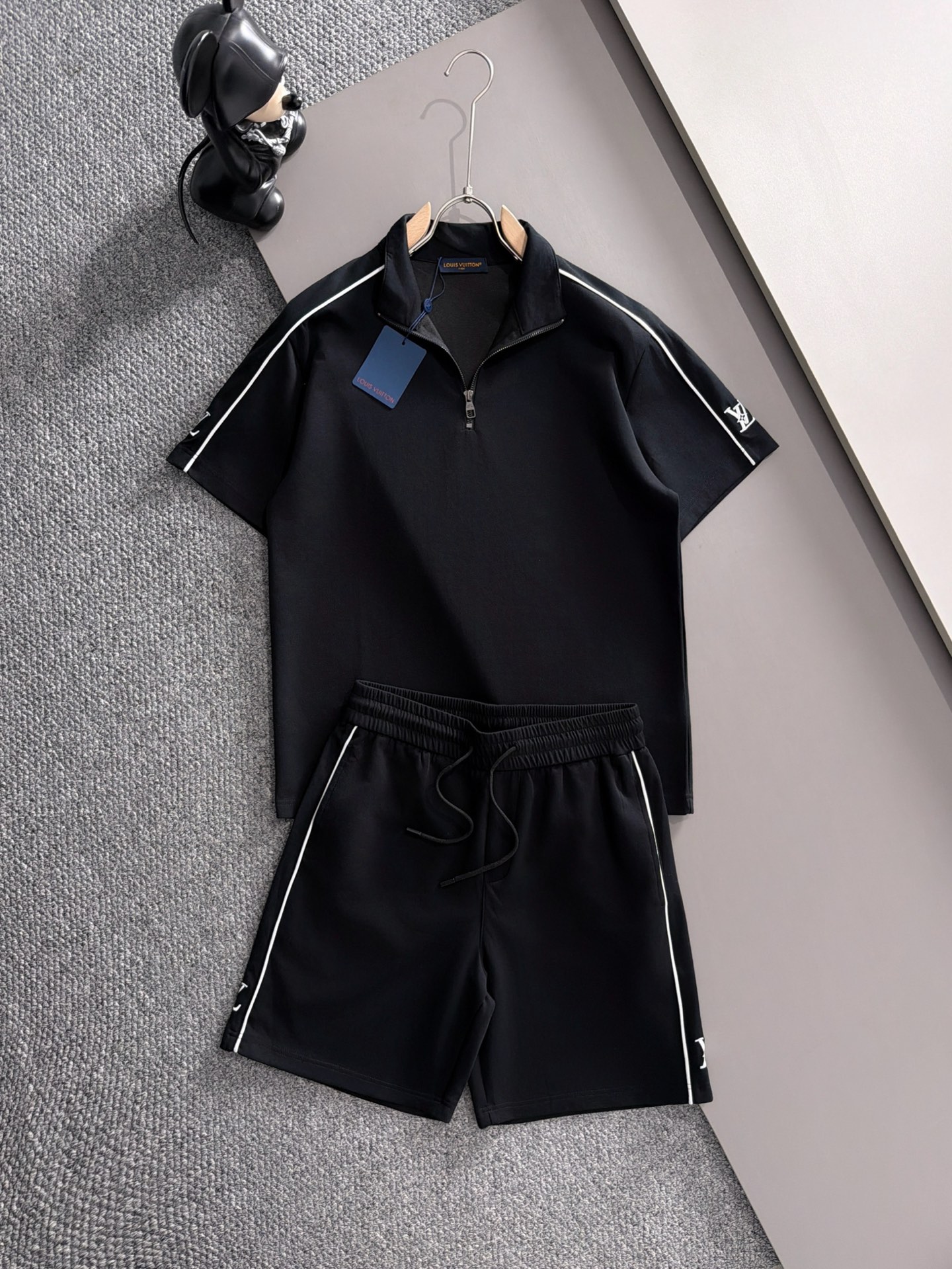 Cheap Louis Vuitton Short Tracksuits For Men in 208775, $55 USD- [IB208775] - Replica Louis Vuitton Short Tracksuits For Men