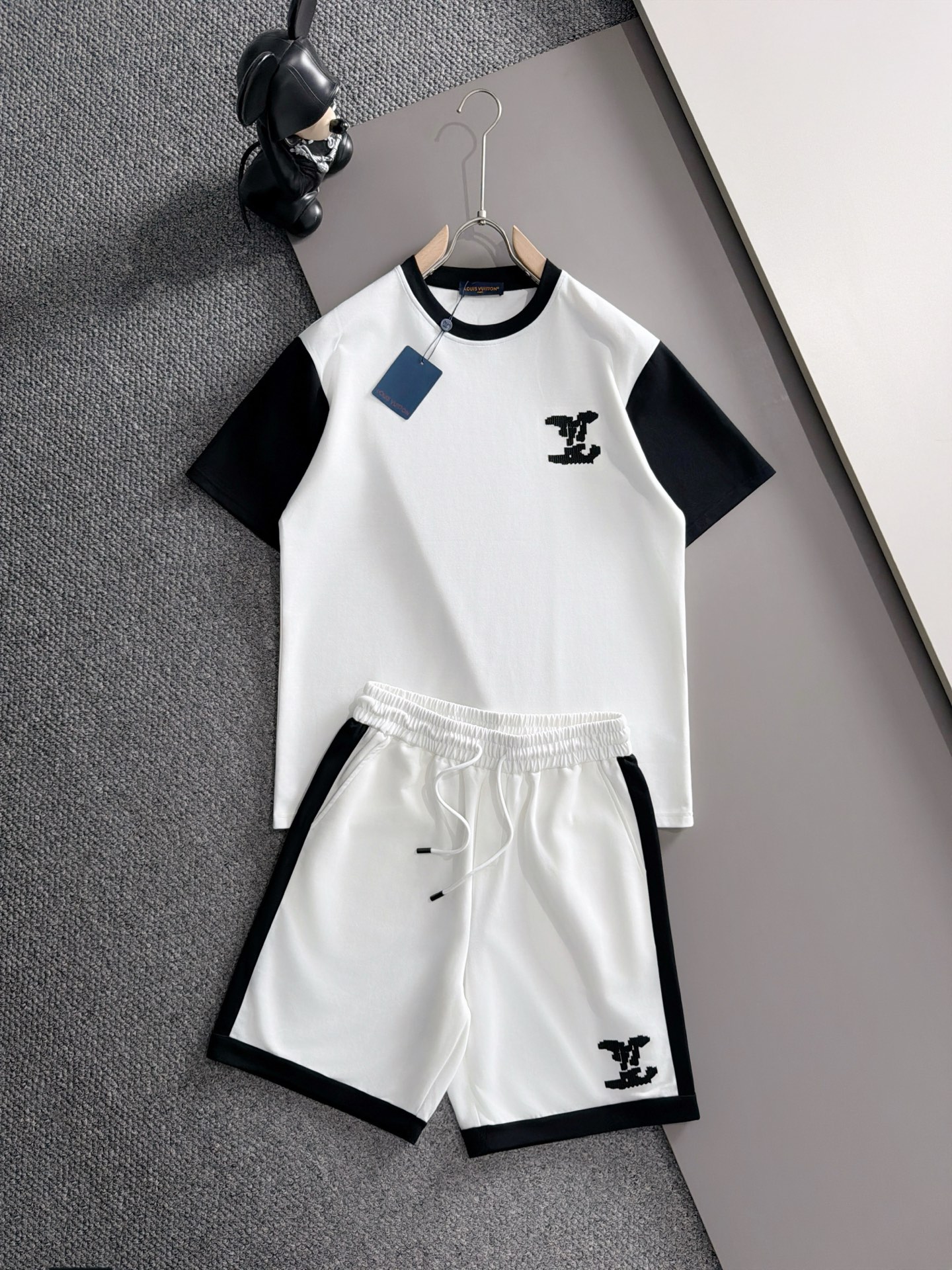 Cheap Louis Vuitton Short Tracksuits For Men in 208776, $55 USD- [IB208776] - Replica Louis Vuitton Short Tracksuits For Men