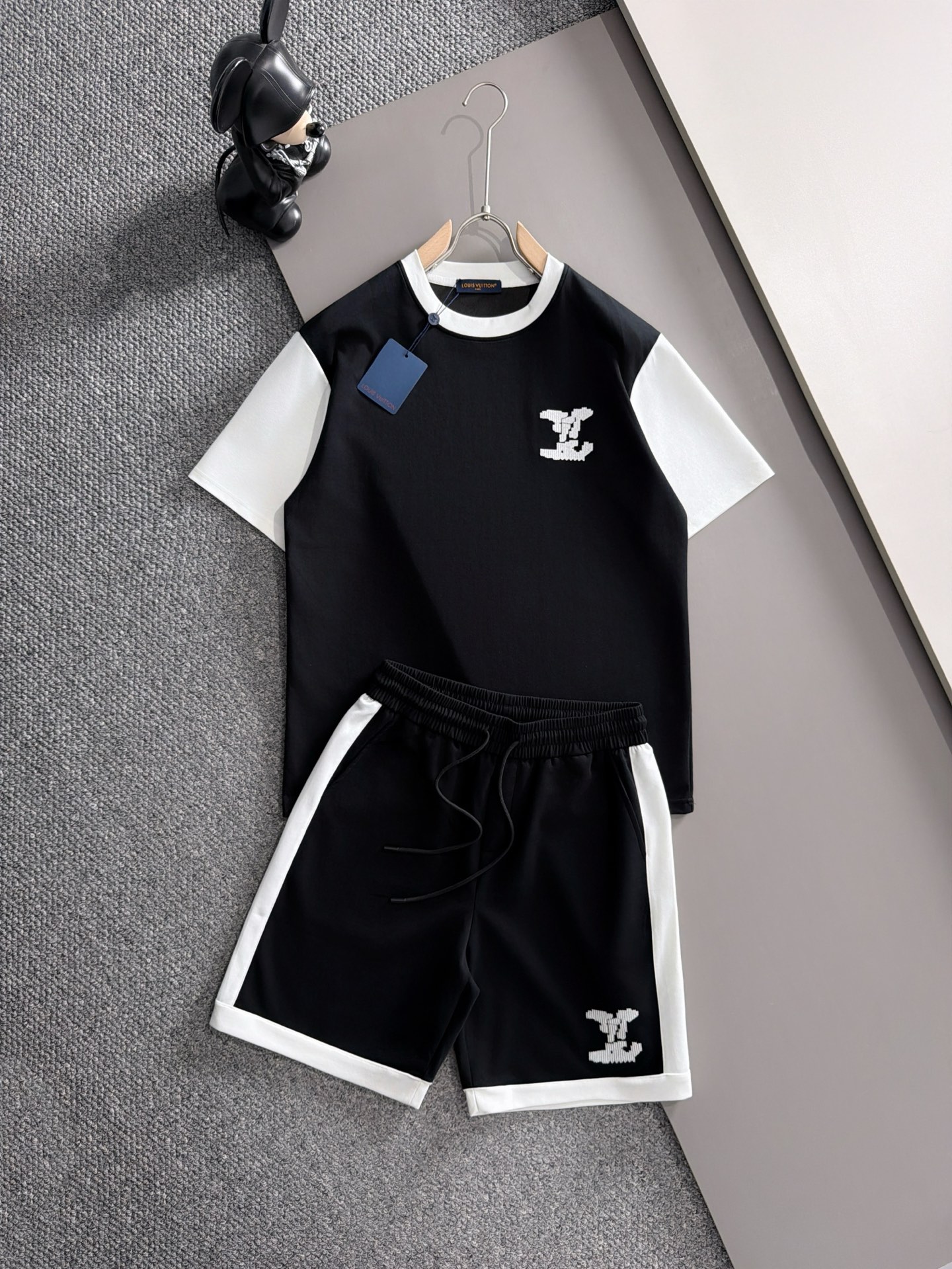 Cheap Louis Vuitton Short Tracksuits For Men in 208777, $55 USD- [IB208777] - Replica Louis Vuitton Short Tracksuits For Men