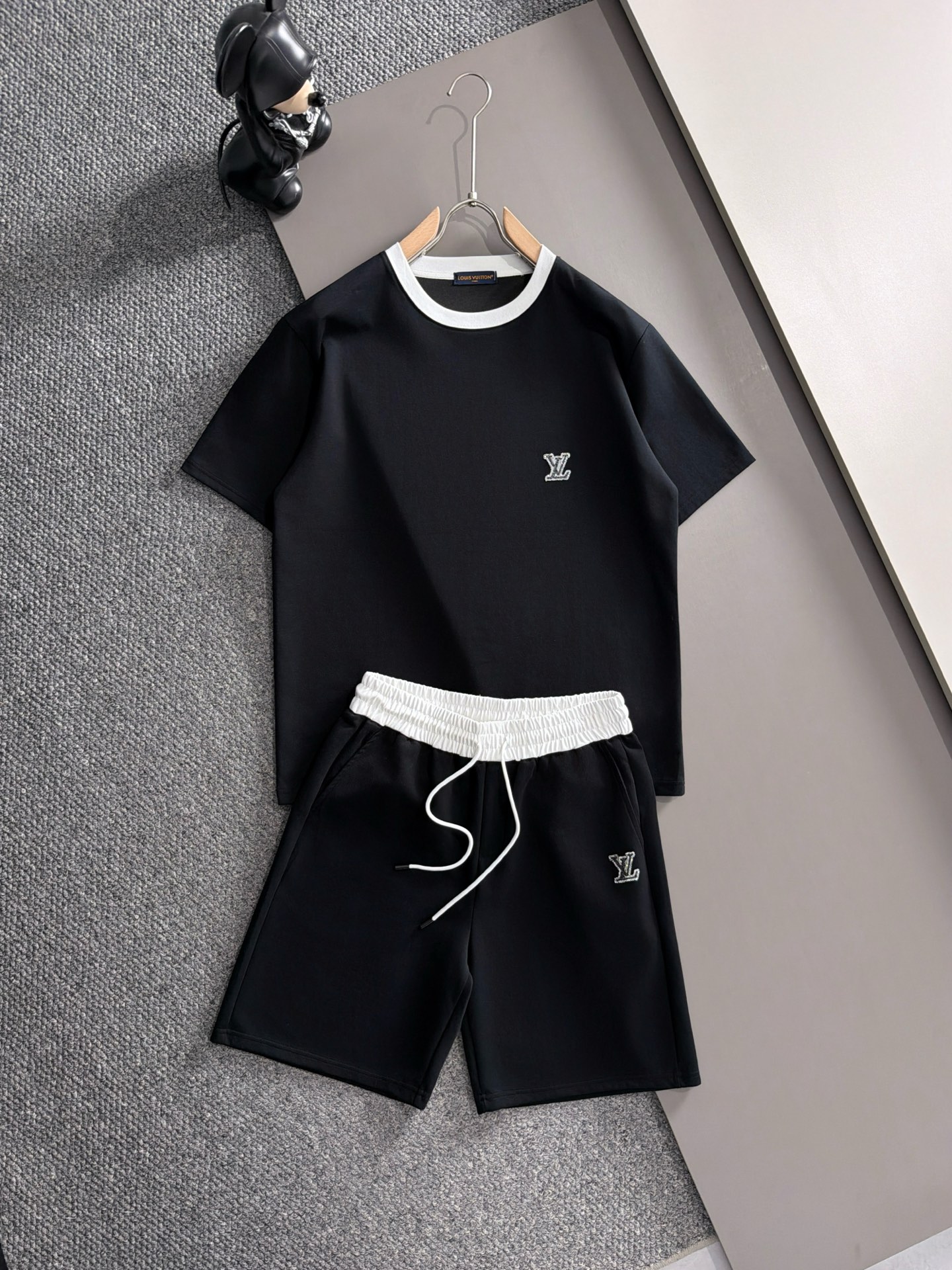 Cheap Louis Vuitton Short Tracksuits For Men in 208779, $55 USD- [IB208779] - Replica Louis Vuitton Short Tracksuits For Men
