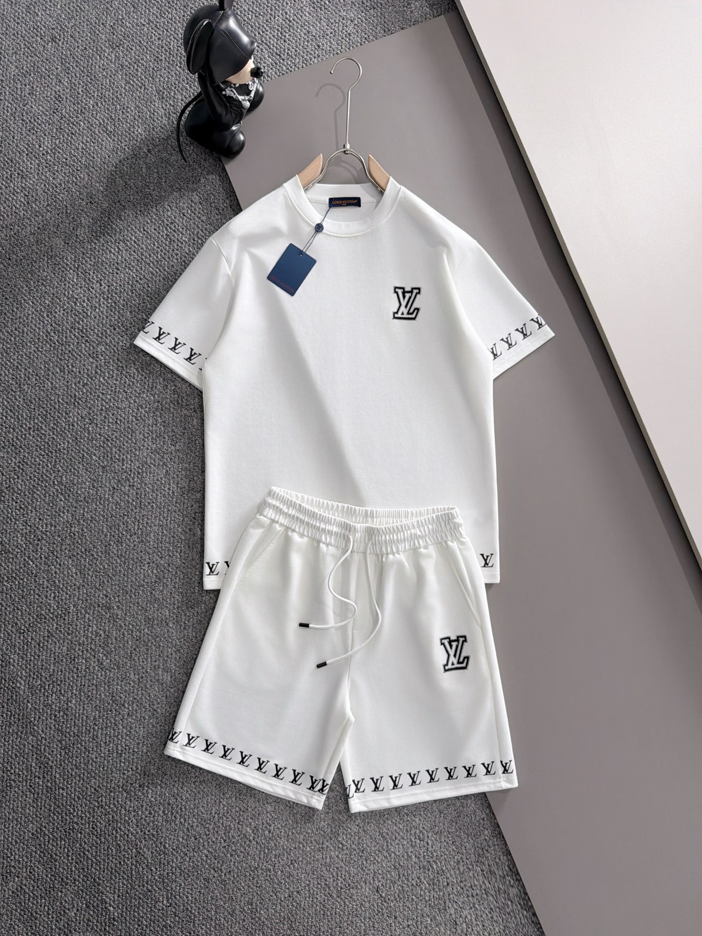 Cheap Louis Vuitton Short Tracksuits For Men in 208782, $55 USD- [IB208782] - Replica Louis Vuitton Short Tracksuits For Men