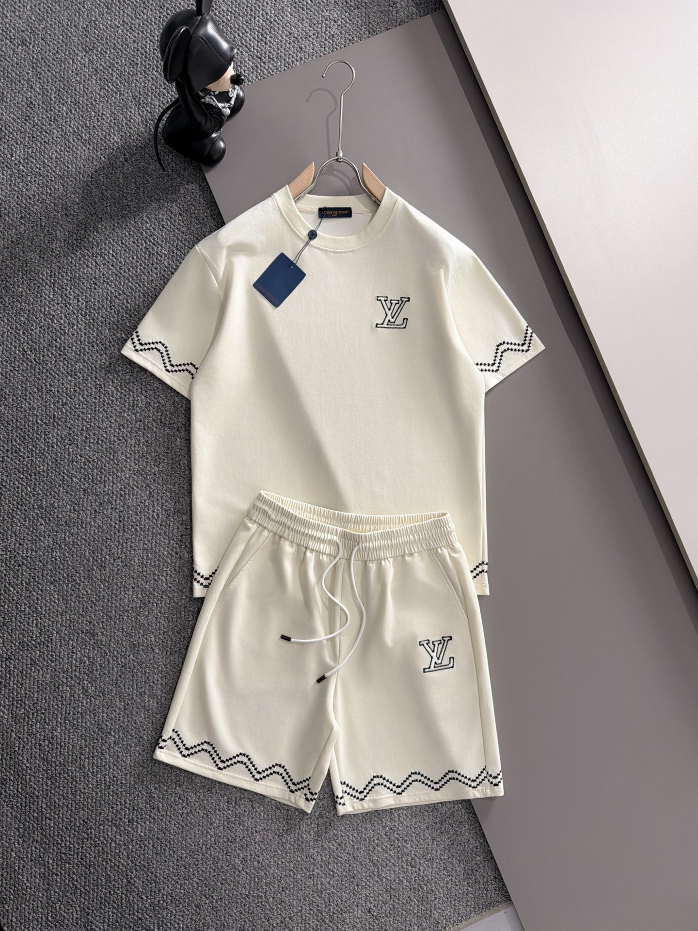 Cheap Louis Vuitton Short Tracksuits For Men in 208785, $55 USD- [IB208785] - Replica Louis Vuitton Short Tracksuits For Men