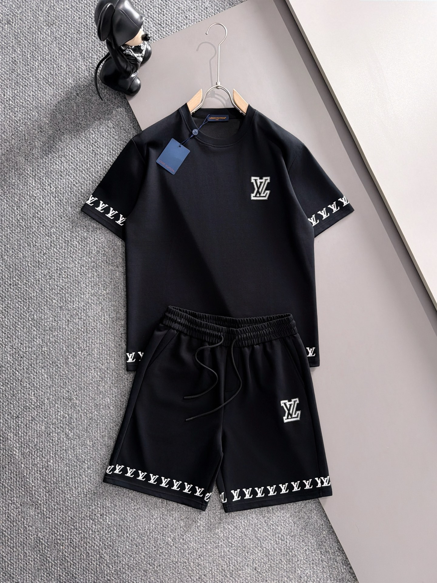 Cheap Louis Vuitton Short Tracksuits For Men in 208786, $55 USD- [IB208786] - Replica Louis Vuitton Short Tracksuits For Men
